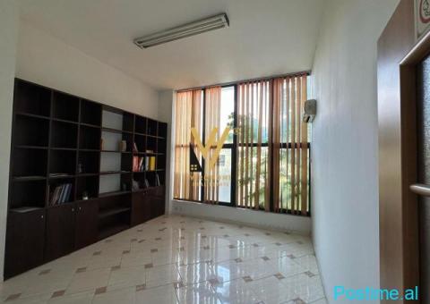 JEPET AMBIENT BIZNESI 230 M2 ME QIRA TE BRRYLI 1.800 EURO - 1/6