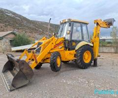 Shitet jcb 3cx me doganë gati per targa..0688317998