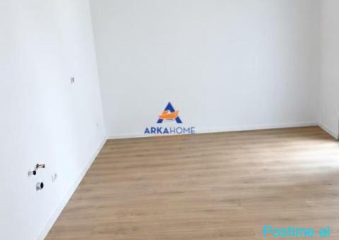 JEPET ZYRE ME QERA 82 M2 'KOMUNA E PARISIT' 700 EURO - 1/4
