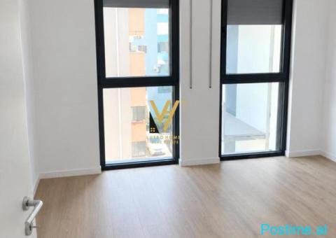 JEPET ZYRE 95 M2 ME QERA TE KOMUNA E PARISIT 70.000 LEKE - 1/3