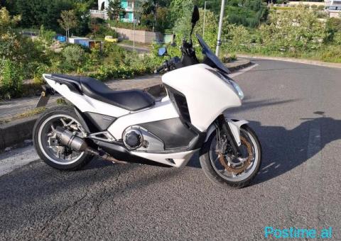Honda Integra 700 - 3/4