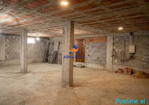 JEPET MAGAZIN ME QERA 125 M2 'URA INSTITUTIT' 30.000 LEKE - 1/3