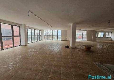 Okazion! Ambient Komercial 818m2 + 3 parkime, Yzberish