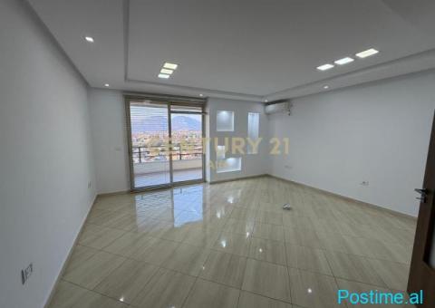 Zyrë me Qira 180 m² | Kati i Fundit | Kompleksi Malajziani - 1/10