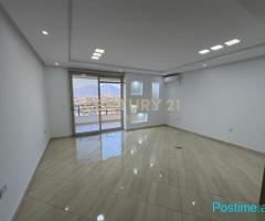 Zyrë me Qira 180 m² | Kati i Fundit | Kompleksi Malajziani