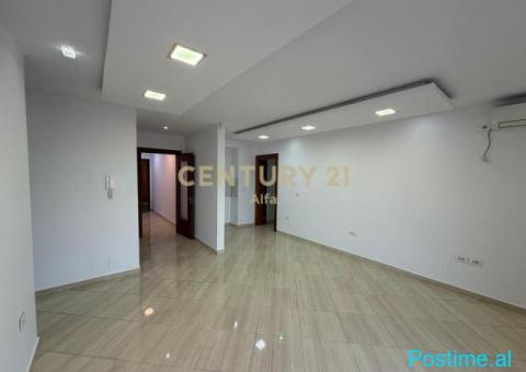 Zyrë me Qira 180 m² | Kati i Fundit | Kompleksi Malajziani - 7/10