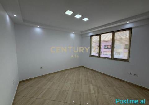 Zyrë me Qira 180 m² | Kati i Fundit | Kompleksi Malajziani - 9/10