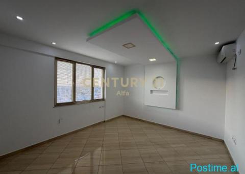 Zyrë me Qira 180 m² | Kati i Fundit | Kompleksi Malajziani - 10/10