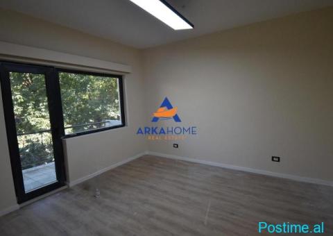 JEPET ME QIRA AMBIENT PËR ZYRA / BIZNES 80M2 'BLLOK' 90.000 - 4/6
