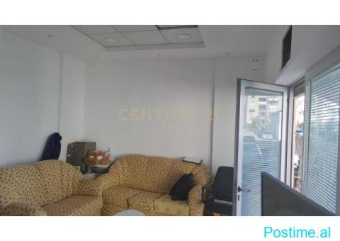 +355698329326 Dyqan 20 m2 për Shitje në Durrës, Lagjia Nr.16 - 3/9