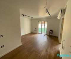 ZYRE ME QERA 67 M2 RRUGA E ELBASANIT 1.000 EURO FH-66247