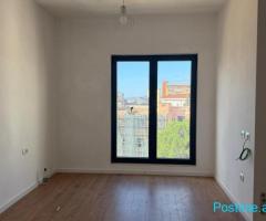 ZYRE ME QERA 100 M2 RRUGA E BARRIKADAVE 90.000 LEKE FH-98828