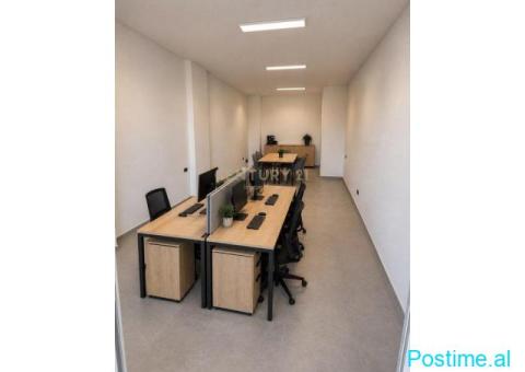 Zyrë me Qira në Kika 2 – Komuna e Parisit! - 4/5