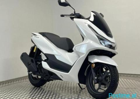 2026 Honda PCX125 - 1/5