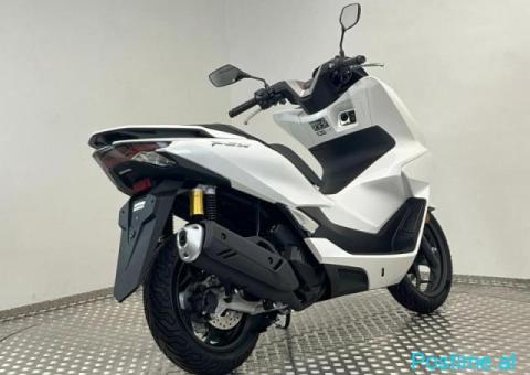 2026 Honda PCX125 - 2/5