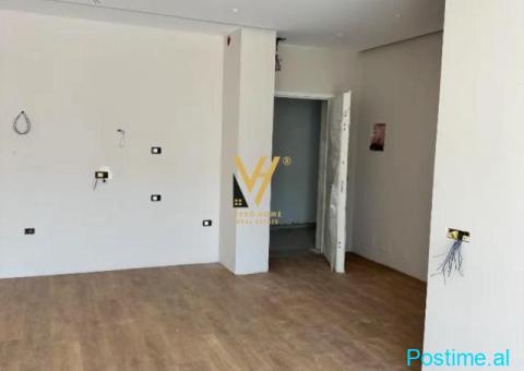JEPET AMBIENT BIZNESI 117 M2 ME QIRA KOMUNA E PARISIT 1.700E - 2/3