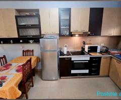 Jepet me qira shtëpi private 1+1 në Qendër, tarracë 35 m²