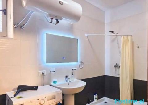 Jepet me qira shtëpi private 1+1 në Qendër, tarracë 35 m² - 3/5