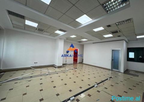 JEPET ME QERA ZYRE 105M2 'NE QËNDËR' 85.000 LEKE - 1/4
