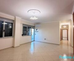 ZYRE ME QERA 130 M2 RRUGA E DIBRES 130.000 LEKE FH-81026