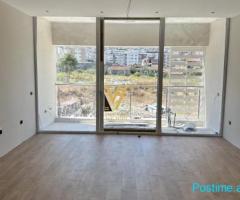 JEPET AMBIENT BIZNESI 117 M2 ME QERA KOMUNA PARISIT 1.900 EU