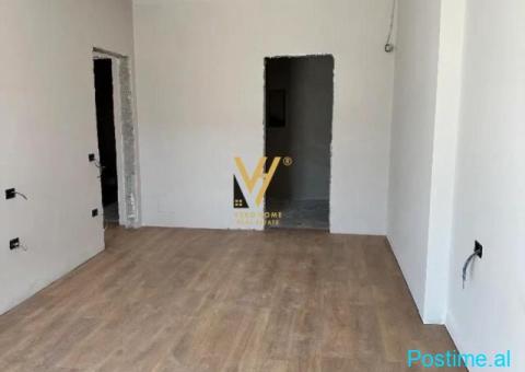 JEPET AMBIENT BIZNESI 117 M2 ME QERA KOMUNA PARISIT 1.900 EU - 6/6
