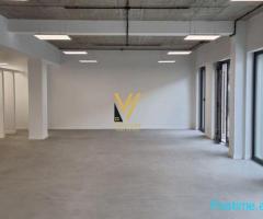 JEPET DYQAN 200 M2 ME QERA TE KOMUNA PARISIT 4.000 EURO