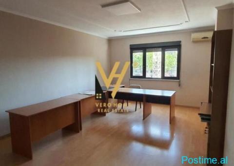 JEPET ZYRE 160 M2 ME QIRA NE QENDER 1.300 EURO - 1/7