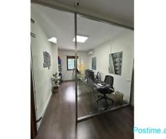 JEPET ZYRË 3+1+2, 108 M2 ME QIRA BLLOK 1.100 EURO