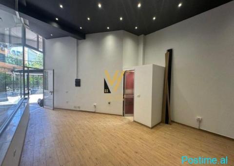 JEPET ZYRE 27 M2 ME QERA TEK RRUGA E BARRIKADAVE 35.000 LEKE - 1/3