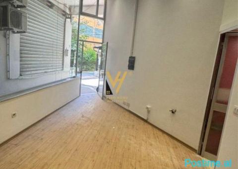 JEPET ZYRE 27 M2 ME QERA TEK RRUGA E BARRIKADAVE 35.000 LEKE - 3/3