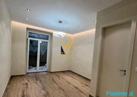 JEPET ZYRE 30 M2 ME QIRA TE RRUGA MYSLYM SHYRI 800 EURO - 1/5