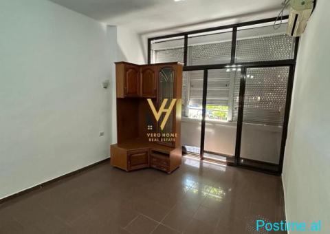 JEPET AMBIENT BIZNESI 72 M2 ME QERA TE RR.DURRESIT 1.300 EUR - 2/5
