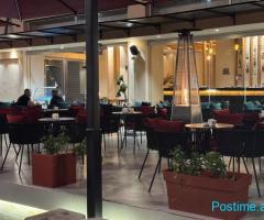 Kerkohet staf per bar kafe.