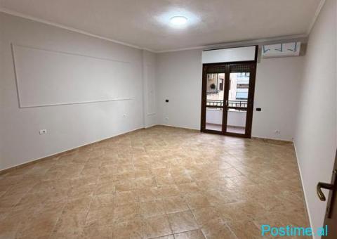 ZYRE ME QERA 165 M2 KOMUNA E PARISIT 1.200 EURO - 3/5