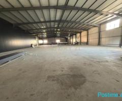0685062709Magazinë 2000m² me Qira pranë Rrugës Kryesore , Is