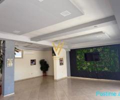JEPET AMBIENT BIZNESI 150 M2 ME QERA NE LAPRAKE 100.000 LEKE