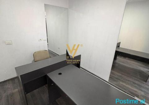JEPET ZYRE 15 M2 ME QIRA TE KOMUNA E PARISIT 15.000 LEKE - 1/3