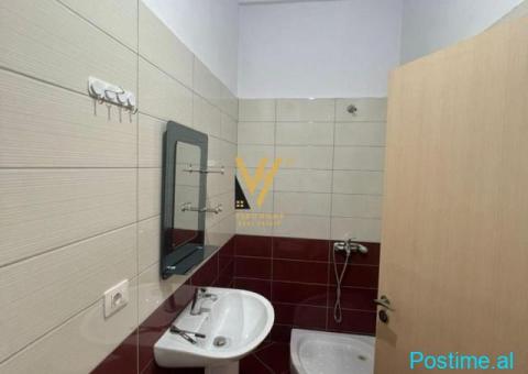 JEPET ZYRE 70 M2 ME QERA TEK UNAZA E RE 40.000 LEKE - 3/4