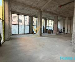 JEPET AMBIENT BIZNES 300 M2 ME QERA TE RR.KAVAJES 9.000 EURO