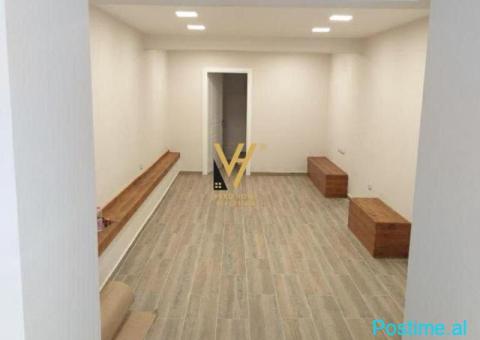 JEPET DYQAN 40 M2 ME QERA TE RRUGA E DURRESIT 65.000 LEKE
