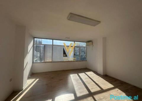 JEPET ZYRE 180 M2 ME QERA TE SHESHI WILLSON 2.000 EURO - 1/5