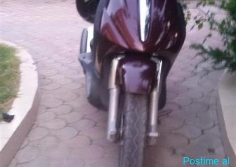 Skuter Beverly 500 - 1/4