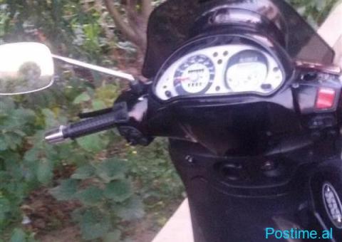 Skuter Beverly 500 - 2/4