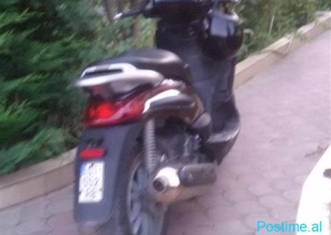 Skuter Beverly 500 - 3/4