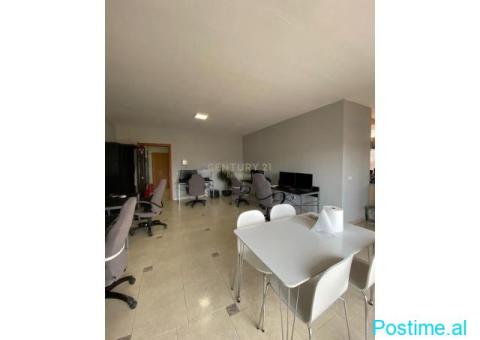 Jepet me Qera Apartament per Zyra 2+1+2 tek IshEkspozita - 1/5
