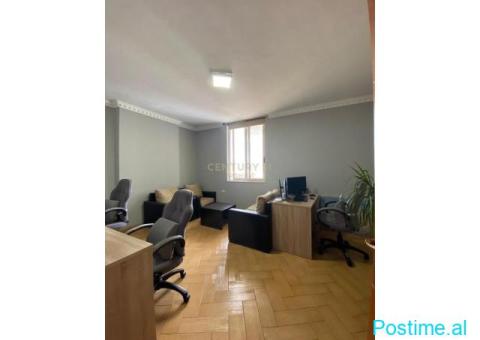 Jepet me Qera Apartament per Zyra 2+1+2 tek IshEkspozita - 2/5