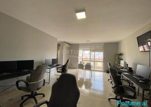 Jepet me Qera Apartament per Zyra 2+1+2 tek IshEkspozita - 3/5
