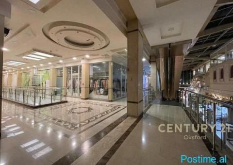 TEK RRUGA E BARRIKADAVE ,QENDRA GALERIA SHESIM NJESI - 3/6