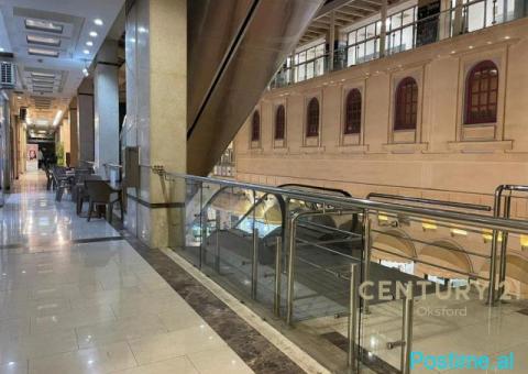 TEK RRUGA E BARRIKADAVE ,QENDRA GALERIA SHESIM NJESI - 4/6